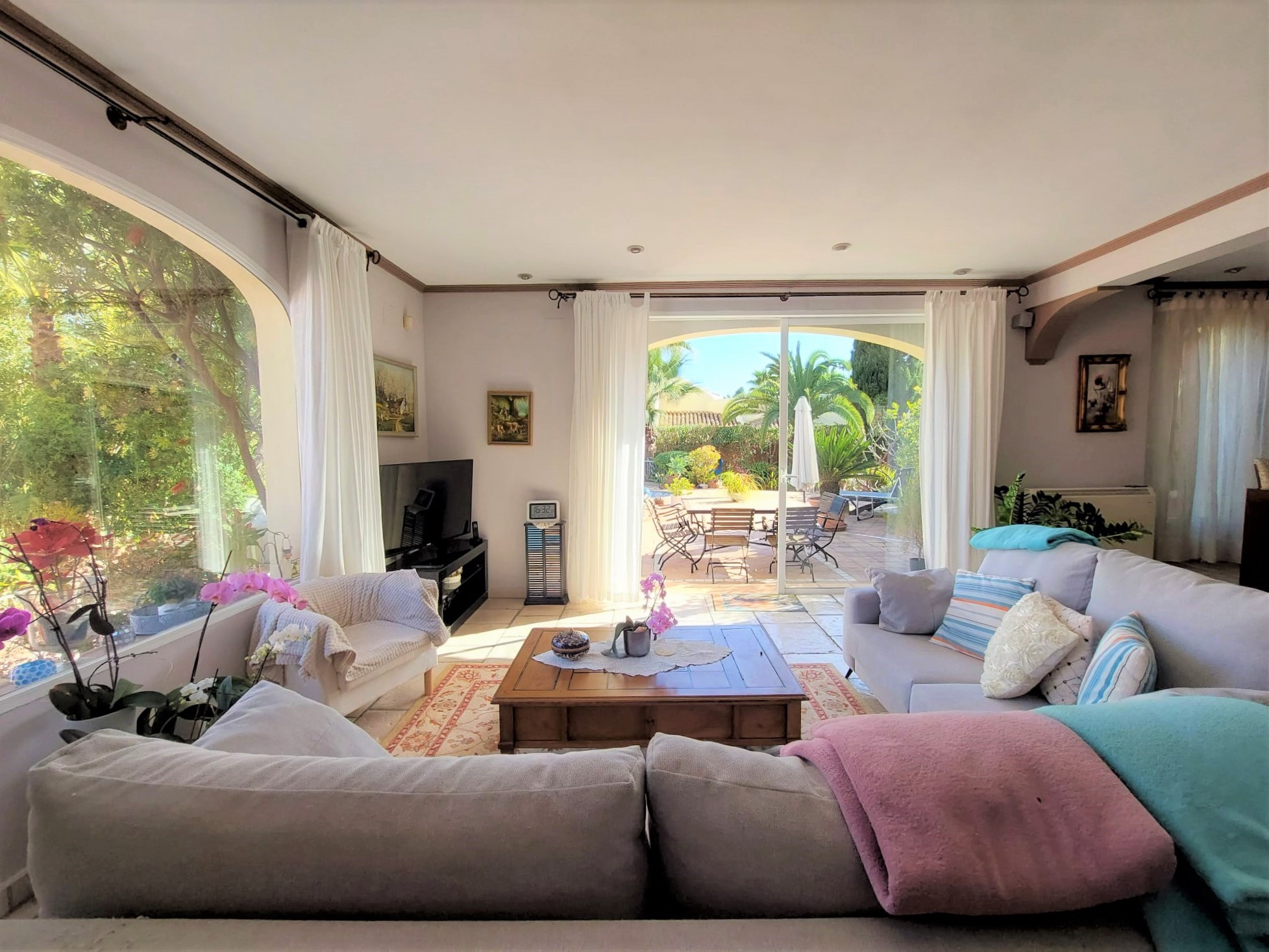 0b0ff561-7d4a-4bc0-8aab-65c1e6978b52