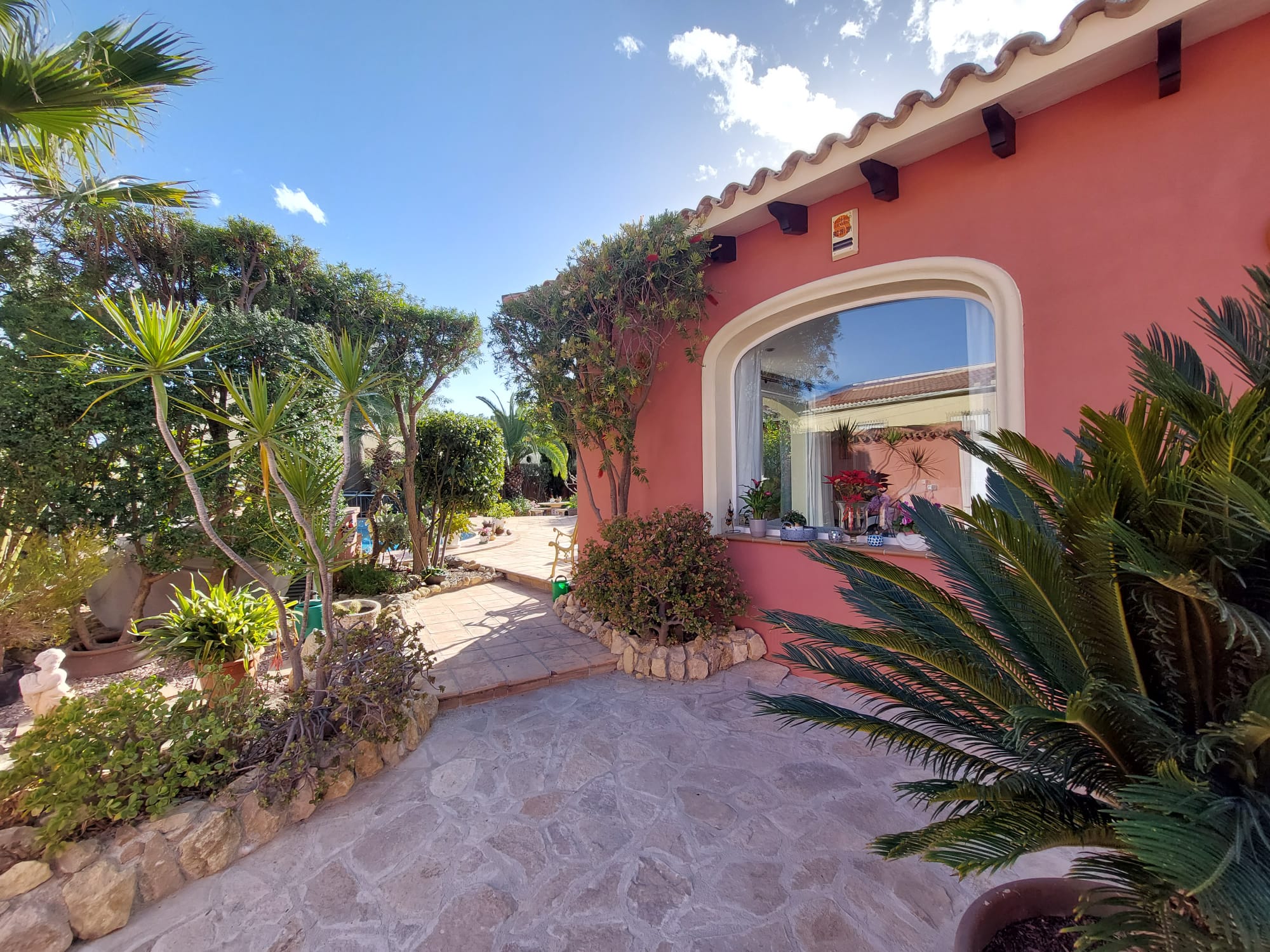 bbf9b66e-4a57-4e56-b697-e5aa5a1a2932